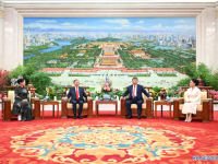 또 럼 베트남 서기장 부부와 작별 인사 나누는 시진핑 주석 부부